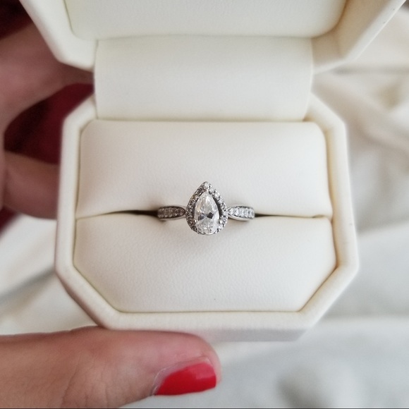 Diamond Wedding Ring Set - Picture 3 of 9